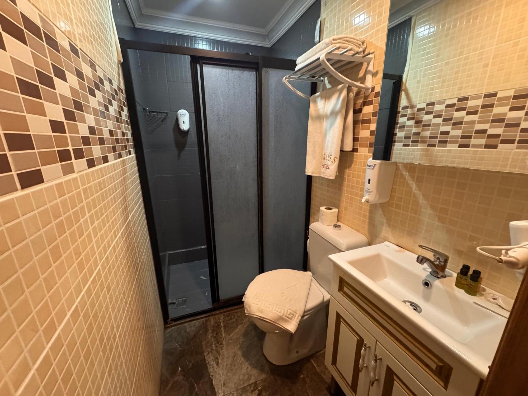 Gross Hotel — Photos 1
